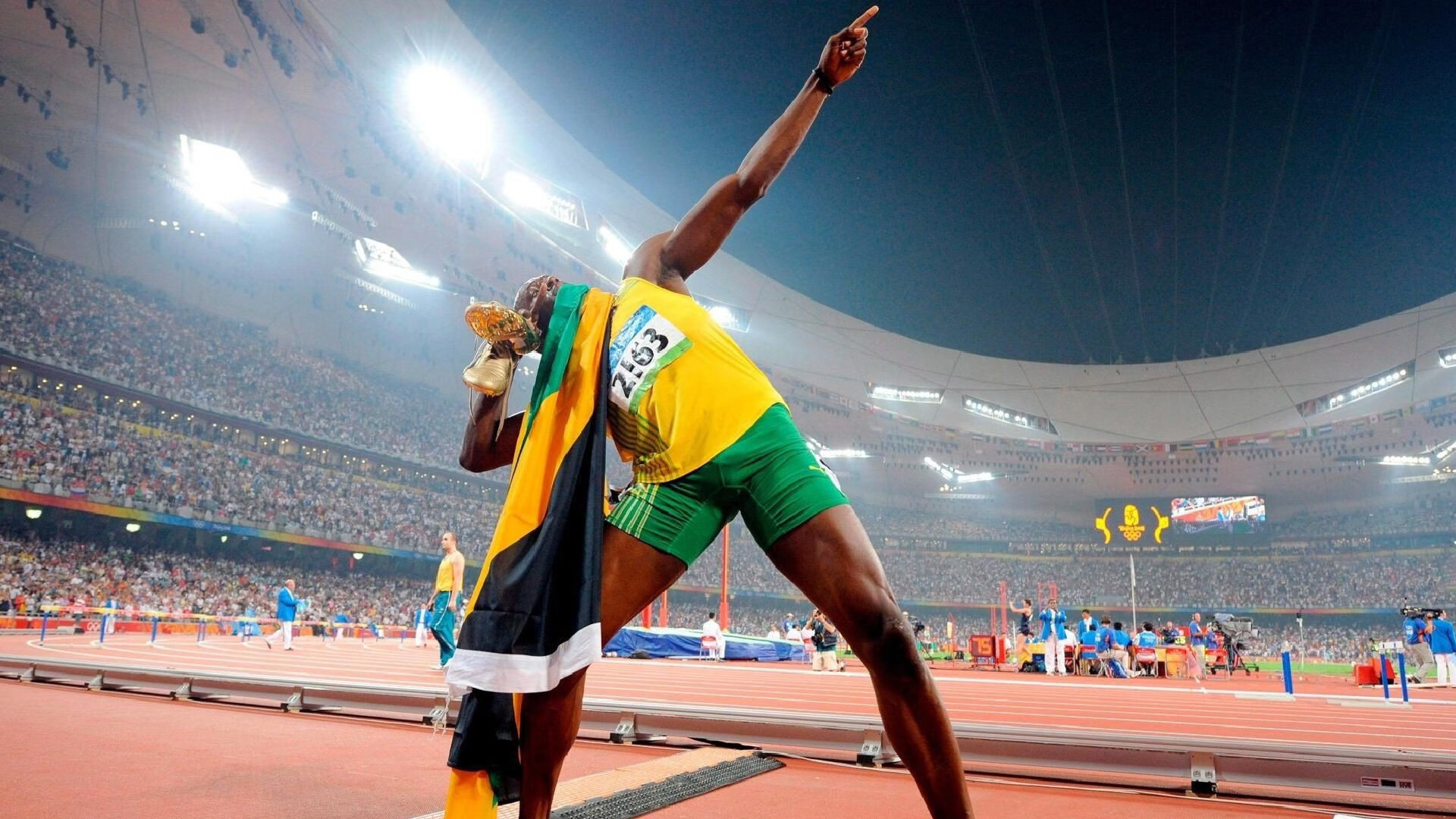 “荒漠流星：沙丘上的极速追逐”，沙漠流沙