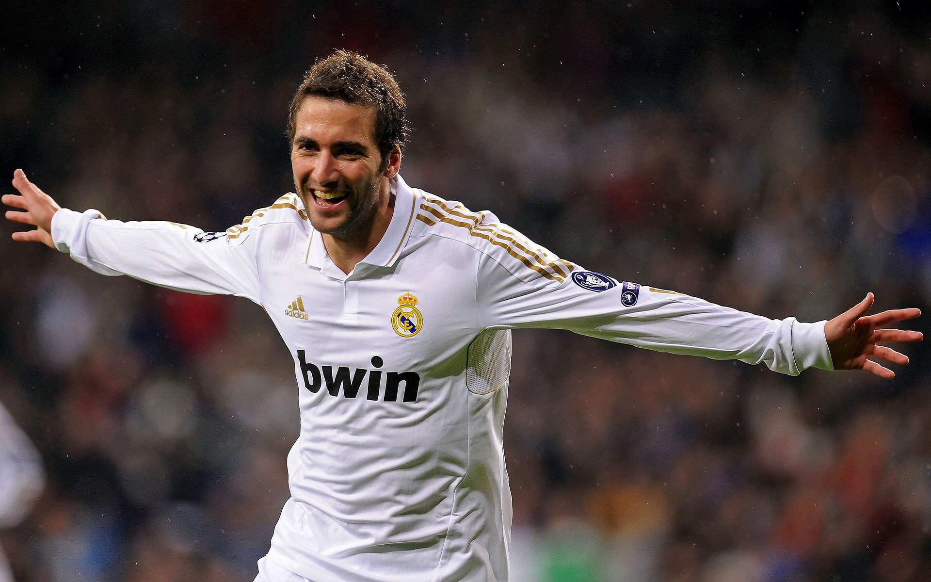 “意甲火热进行，传统豪门迎来大考”，意甲传统三大豪门